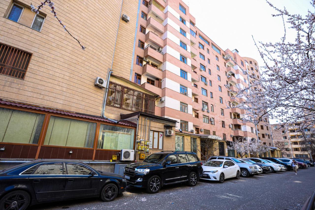 Stay Inn Apartments At Yekmalyan Street Ереван Екстериор снимка